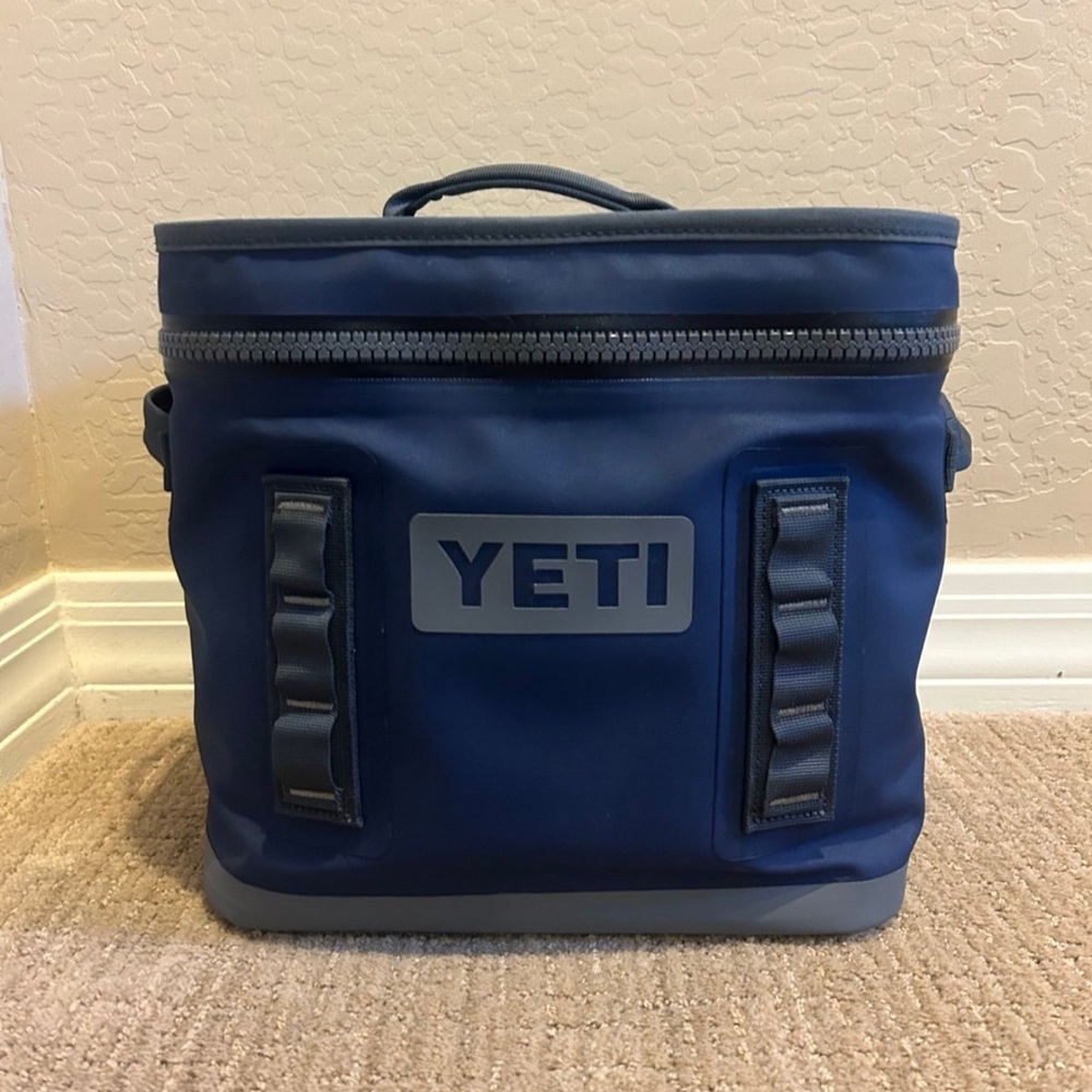 YETI Hopper Flip 12